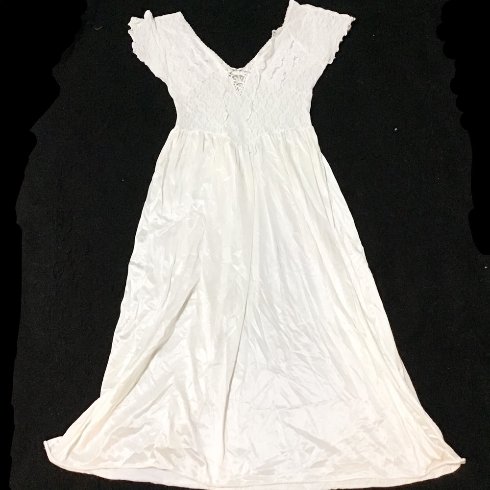 Beautiful 🌹Vintage🌹 Lace Topped Slip Dress